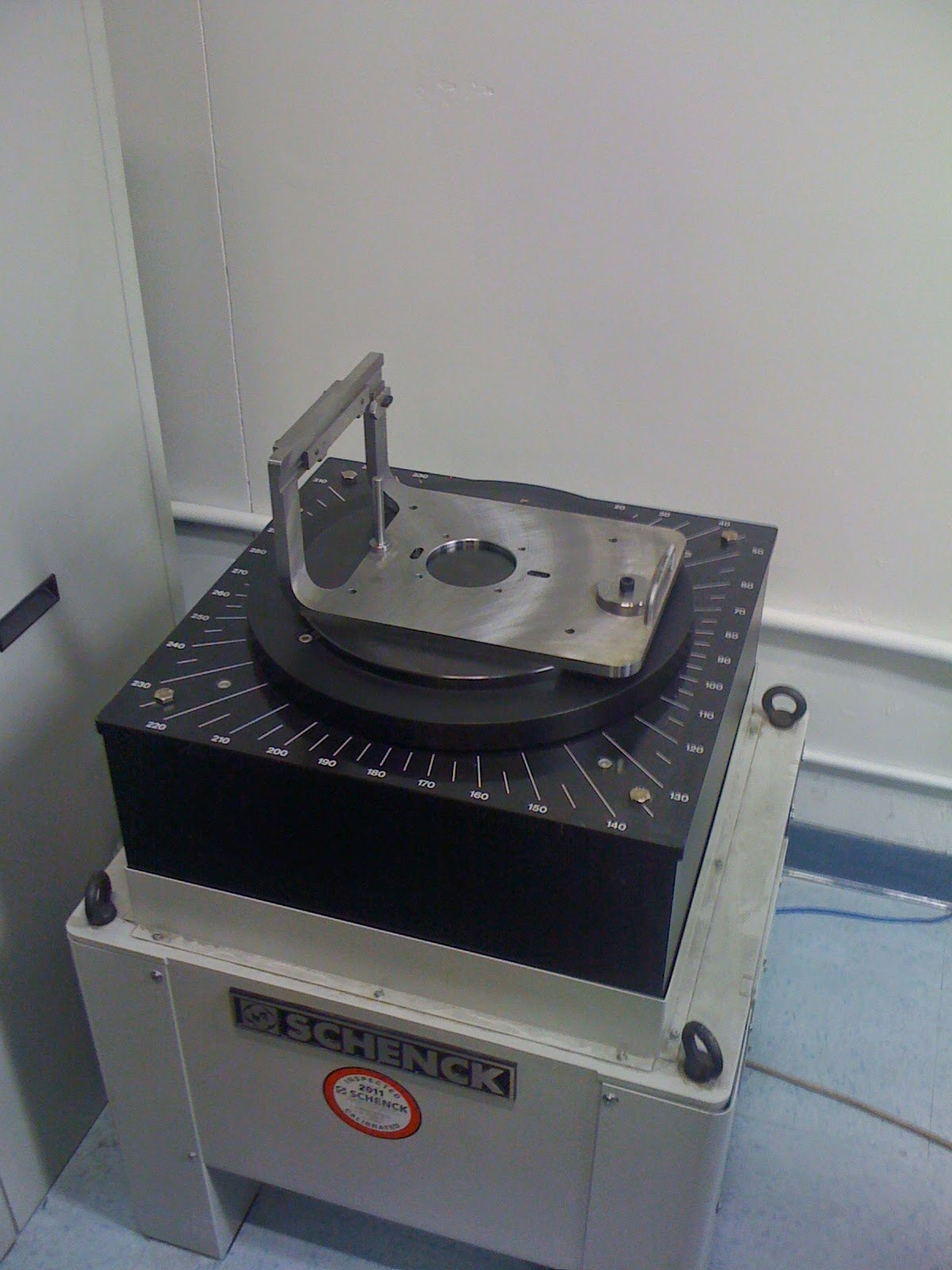 Reusable turbine tooling mounted on adapted moment-weight equipment